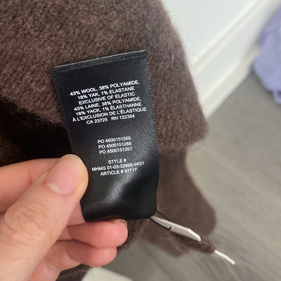 Aritzia Wool cropped Cardigan - Picture 5 of 5